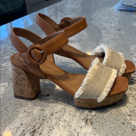 Bernardo Bernardo Tan and Cream Brown Sandals Block Heel Size 6.5 - Picture 1 of 10